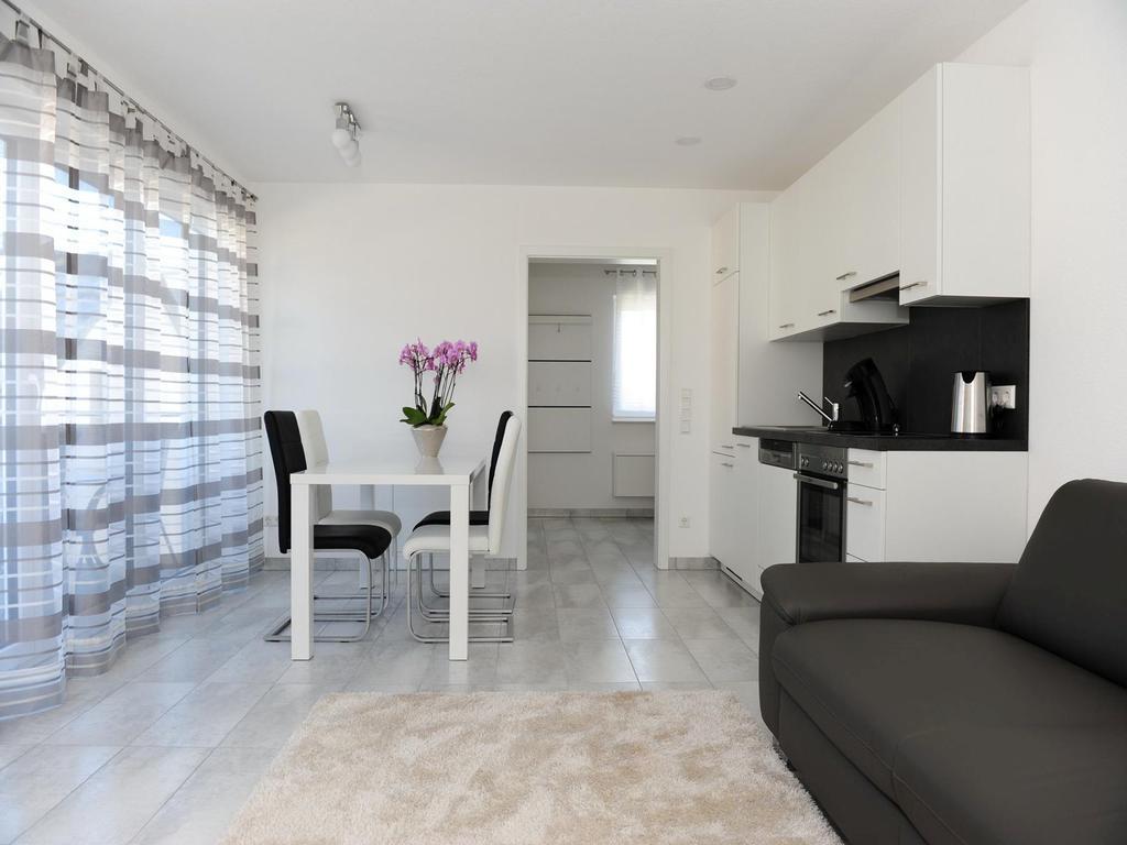 Ferienwohnung Am Zeppelin Hangar Friedrichshafen Exteriör bild