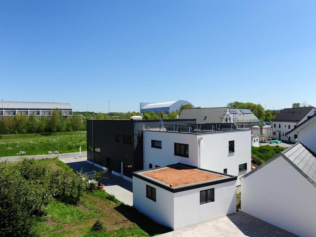 Ferienwohnung Am Zeppelin Hangar Friedrichshafen Exteriör bild