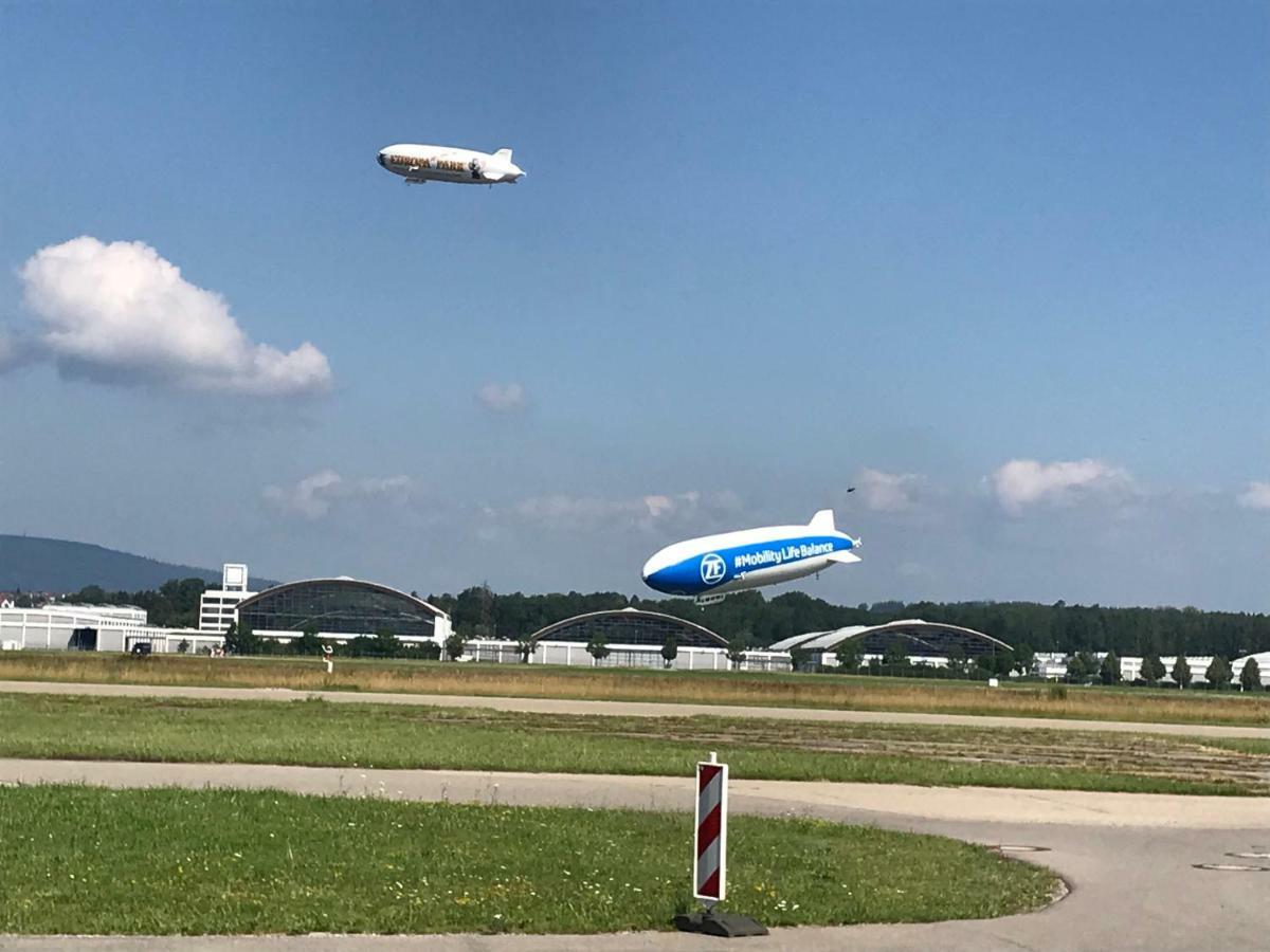Ferienwohnung Am Zeppelin Hangar Friedrichshafen Exteriör bild